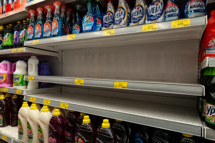 At� mesmo �lcool l�quido est� esgotado nos supermercados