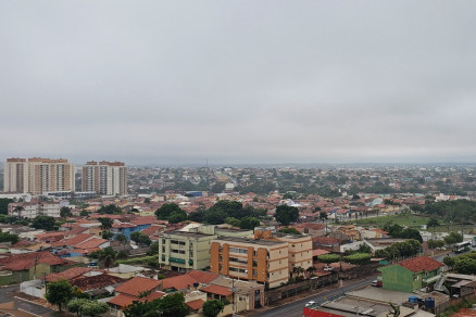 Vista paronormica de Cuiab, que ter temperaturas amenas