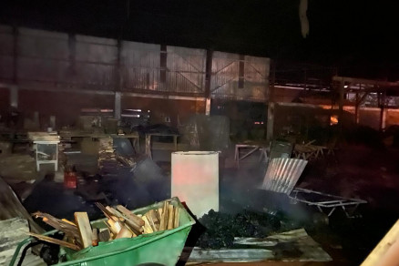 Parte da matria-prima foi consumida pelas chamas