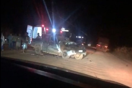 Caminhonete rodou na pista aps coliso