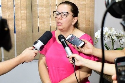 A secretria municipal de Sade, Izalba Diva de Albuquerque Oliveira, alvo da operao