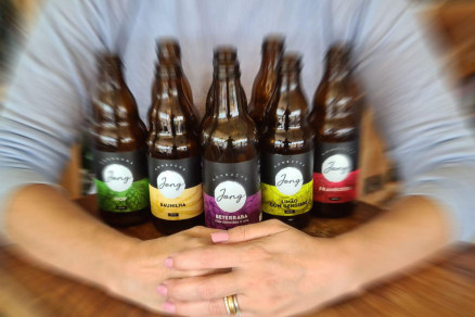 Garrafas da Kombucha Jong,que  fabricada em Mato Grosso