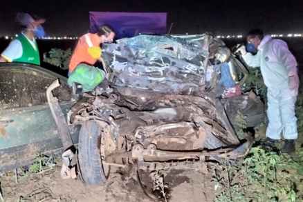 Carro em que os tr�s homens estavam ficou completamente destru�do