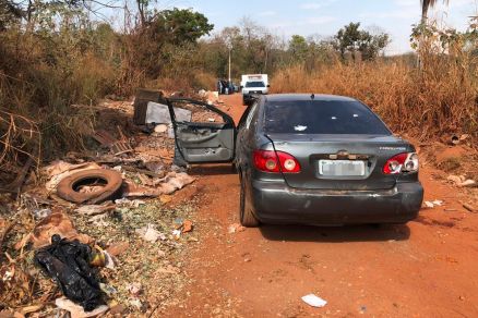 Os homens ocupavam um Corolla e um Fiat Uno