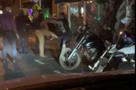 A briga aconteceu na Rua Senador Vilas Bas, na Praa Popular