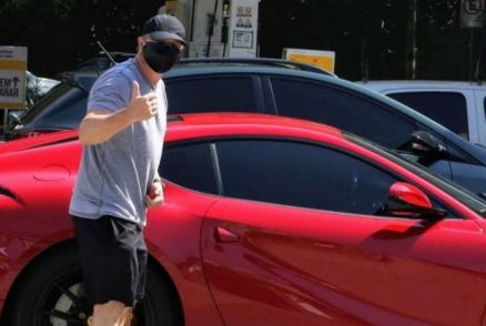 Boninho e sua Ferrari 