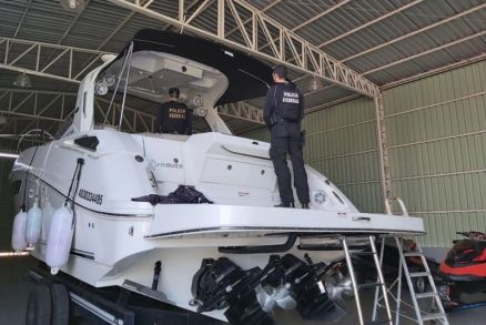 A Polcia Federal apreendeu lanchas na pousada