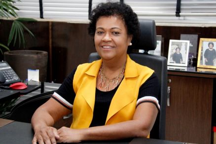 A secretria de Governo, Ozenira Felix, nomeada interinamente para a Sade