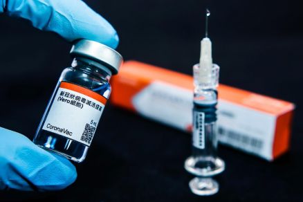  Anvisa suspende teste de Coronavac aps morte; governo de SP diz no haver relao 