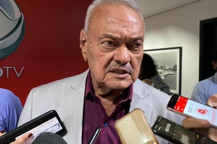 Ex-prefeito da Capital, Roberto Fran�a, que se machucou ao cair no banheiro de casa