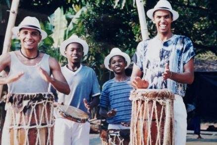 A companhia faz espetculos, proporciona oficinas e atualmente faz lives sobre o tema