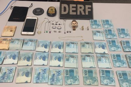 Objetos furtados e dinheiro foram apreendidos pela Pol�cia Civil