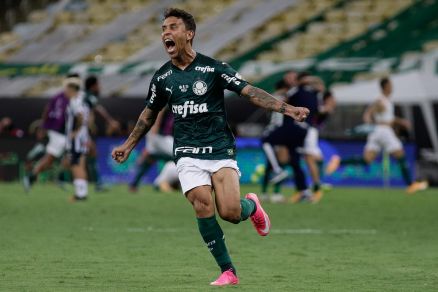 Marcos Rocha comemora gol de Breno Lopes durante partida entre Palmeiras X Santos 