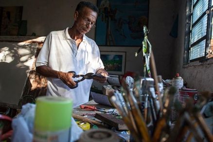 O artista Benedito Nunes em seu ateli 