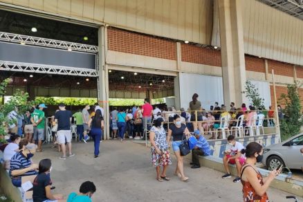 Vacinao no Centro de Eventos teve aglomerao de idoso
