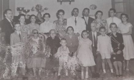 Famlia Paes de Barros reunida nas bodas de ouro do coronel Antnio Antero Paes de Barros
