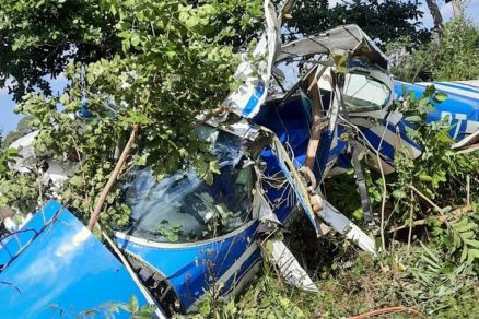 Destroos do avio ficaram espalhados pela fazenda Padroeira