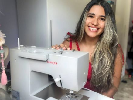 Jeinniffer Guimar�es iniciou a costura para n�o ficar ansiosa
