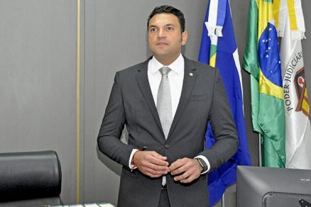 O juiz Renan Carlos Leo Pereira do Nascimento, que assina a deciso