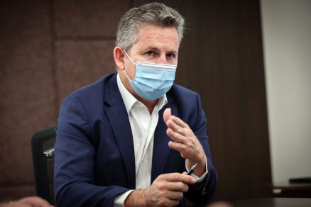 O governador Mauro Mendes, que discutiu futuro de ferrovias com ministro