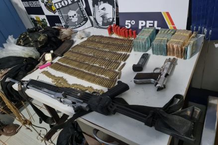 Armas, munies e dinheiro apreendido pelas Foras Policiais