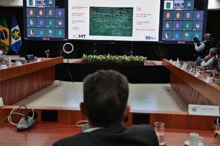 Governador Mauro Mendes anuncia edital de chamamento pblico para construo de ferrovia estadual em Mato Grosso