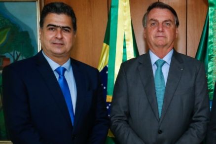 O prefeito de Cuiab Emanuel Pinheiro e o presidente Jair Bolsonaro: verbas federais teriam sido desviadas