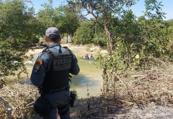 Grupo armado invade garimpo em MT, faz ref�ns e foge com ouro