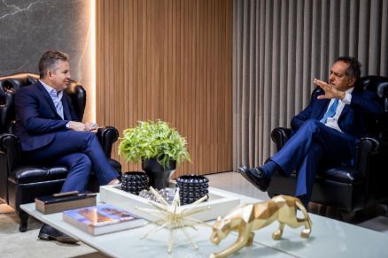 O governador Mauro Mendes e o embaixador da Argentina no Brasil, Daniel Scioli 