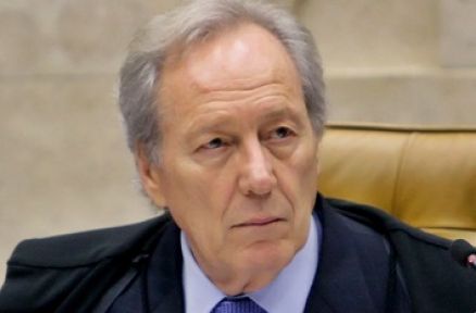 Assinada por Lewandowski, a portaria de suspenso foi publicada na edio de 22 de abril do Dirio Oficial da Unio