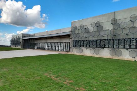 Fachada da Instituio Unianlises