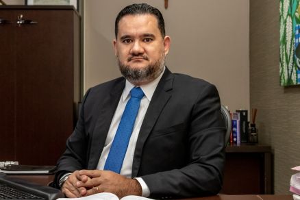O juiz Bruno DOliveira Marques, da Vara Especializada em Aes Coletivas, que assina a deciso