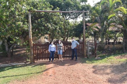 Chcara Recanto dos Lagos, da produtora Niane junto com a equipe da Empaer durante visita tcnica 