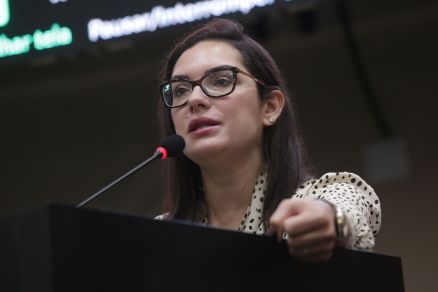 A deputada estadual Janaina Riva, que defende projeto que extingue criao de parque em Mato Grosso