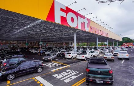 Fachada do Fort Atacadista