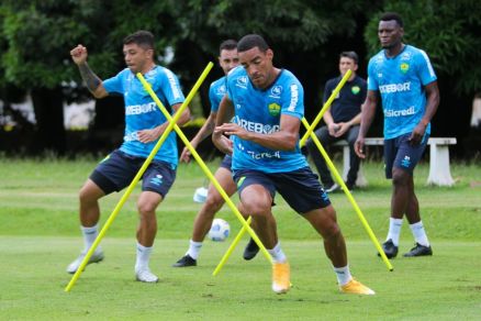 Jogadores fizeram ltimo treino para o confronto na tarde de quinta-feira 