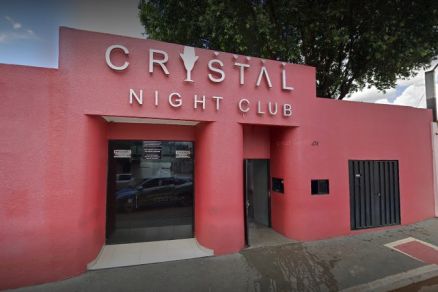 Fachada da Boate Crystal Nigth Club, onde mulher tentou se matar na noite de ter�a-feira 