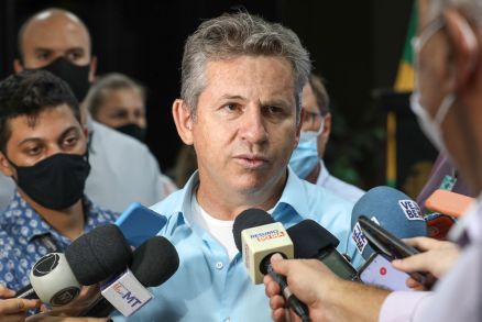 O governador Mauro Mendes, que quer congelamento do ICMS