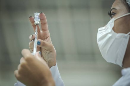 Governo Federal resiste em liberar vacinas para crianas de cinco a onze anos