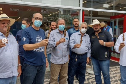 Protesto reuniu pecuaristas, polticos e representantes de entidades do setor agrrio