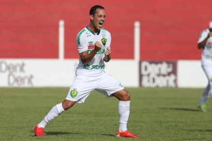 Rodriguinho comemora o gol marcado na vitria contra o Unio