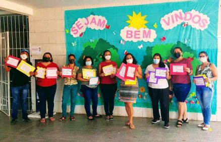 Os professores prepararam a escola para receber os alunos da melhor maneira possvel