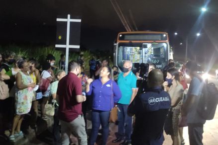 O protesto acontece na noite de quarta-feira na Avenida Mrio Andreazza, em Vrzea Grande