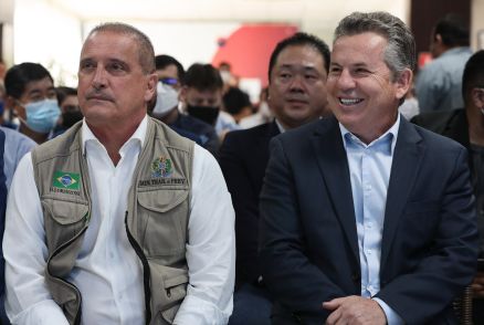 O ministro Onyx Lorenzoni e o governador Mauro Mendes