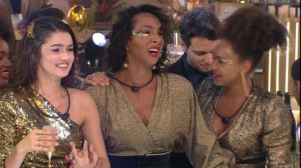A cantora Linn da Quebrada