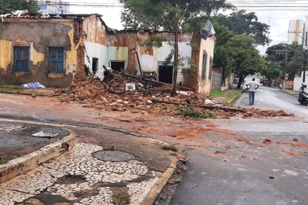 O casar�o que pertenceu � fam�lia Cuiabano caiu neste domingo (13)