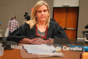 Justi�a derruba lei que flexibilizou porte de arma a atiradores