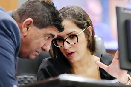 Os deputados estaduais, Dr. Joo e Janaina Riva durante sesso na Assembleia