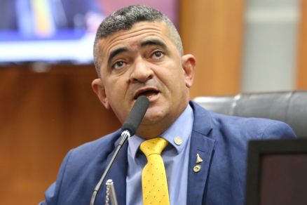 O deputado Elizeu Nascimento, que tambm  militar