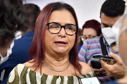A ex-secretria de Educao e ex-deputada, Rosa Neide 